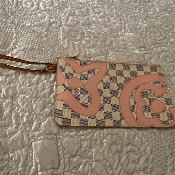 Authentic Damier azur Tahitienne wristlet. - Picture 1 of 4